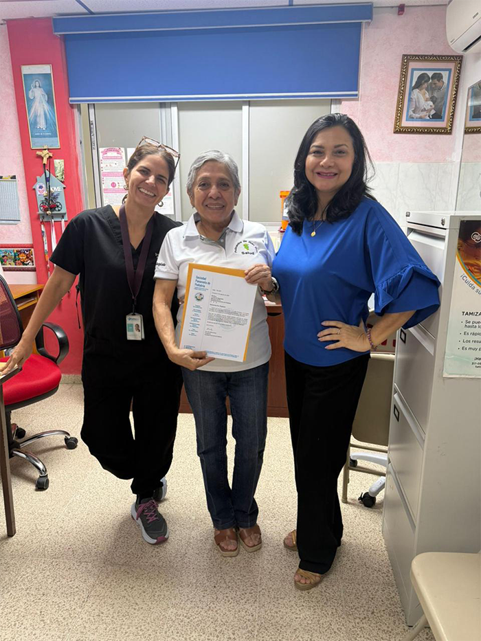 Dra. Geraldine Norte, Dra. Ivonne Abadía de Regalado y Dra. Mitzila Rosas